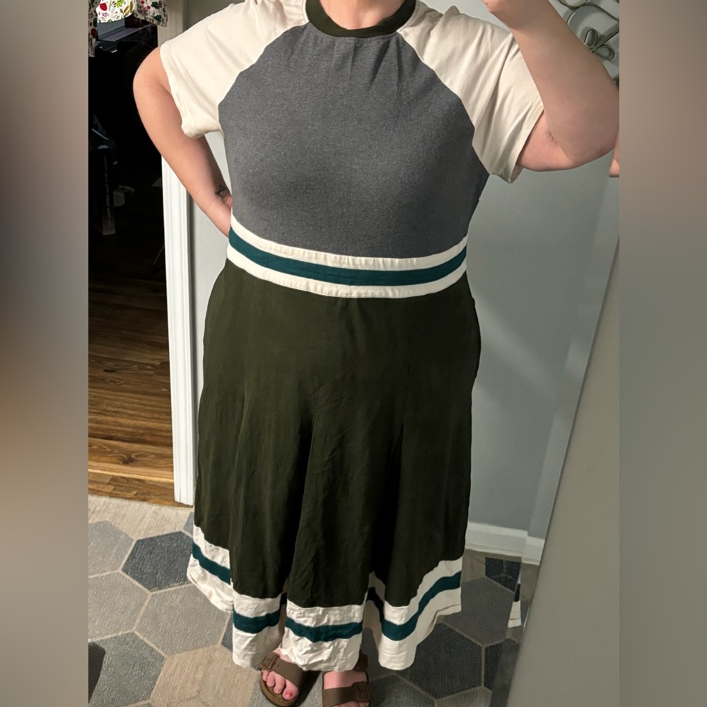 Eshakti. 26w. Color block dress.